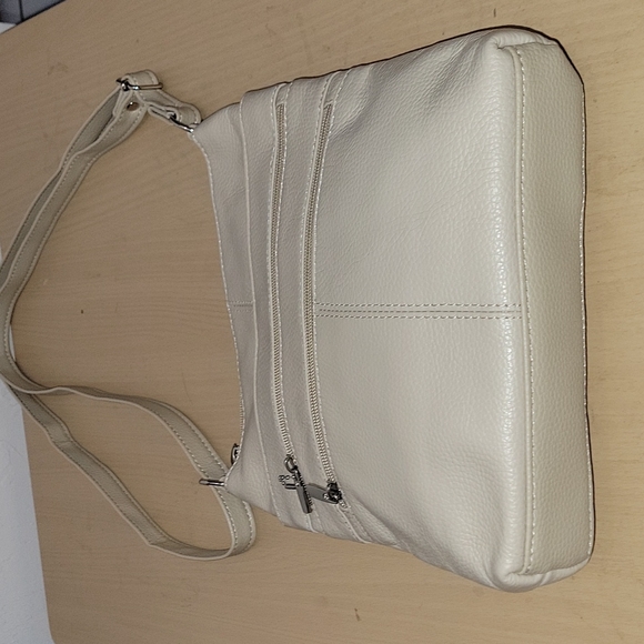 Large cream leather cowhide crossbody purse. - Picture 4 of 10